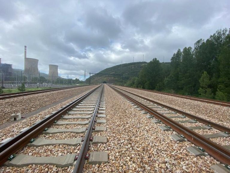 Autorizada la licitación del contrato para suministrar energía 'verde' a la red ferroviaria