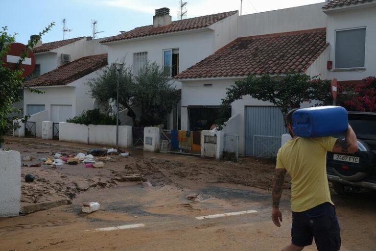 Los Bomberos rescataron a unas 200 personas durante las inundaciones en Tarragona