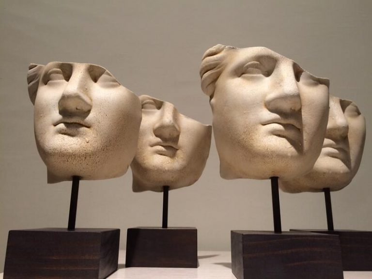 Las máscaras de Terracota para el Festival de Mérida, estrellas de la exposición 'Ars Fatum'