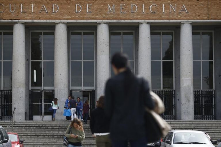 Madrid, UCM y Asociación de Colegios Mayores plantan cara a las novatadas