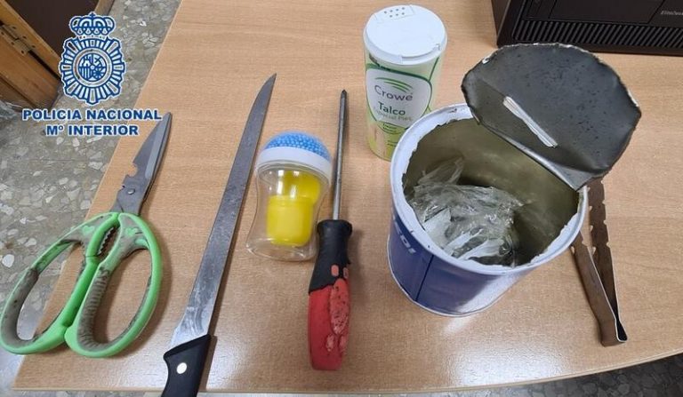 Detienen a una mujer que utilizaba a sus hijos menores para traficar con drogas en Málaga