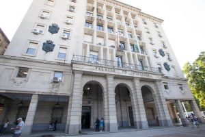 Condenado en Sevilla a 2 años el acusado de encerrar a su pareja como medida "de control"