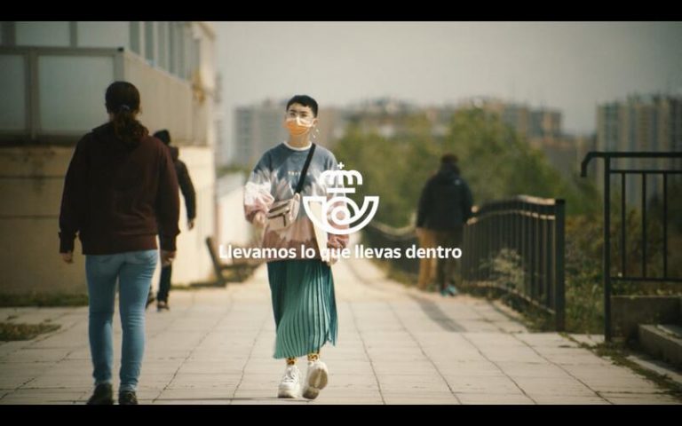 'Llevamos lo que llevas dentro', la nueva campaña de Correos para transmitir su esencia