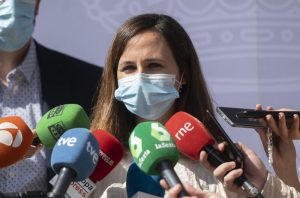 Belarra pide aprovechar la paralización de la ampliación del Prat para acabar con el "transporte especulativo"