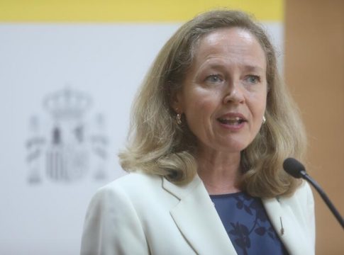 Nadia Calviño en una rueda de prensa Nadia Calviño carga contra Casado