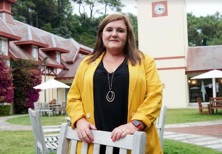 Teresa Riesgo compara la escasez de microchips con la falta de petróleo