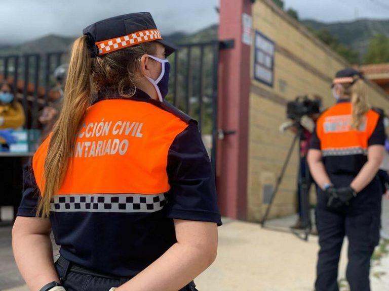 Un migrante muerto y otro herido al caer de un precipicio tras llegar en patera