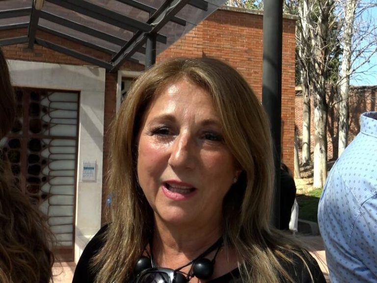 Cristina Sevilla y los familiares de María Mendiola se despiden de la artista