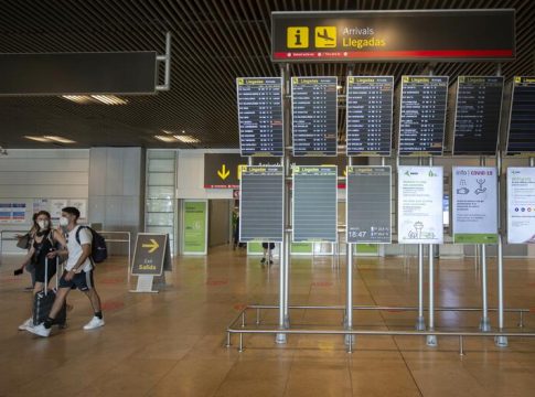 Aeropuerto Los aeropuertos de la red de Aena recuperan en agosto más del 60% del tráfico de 2019
