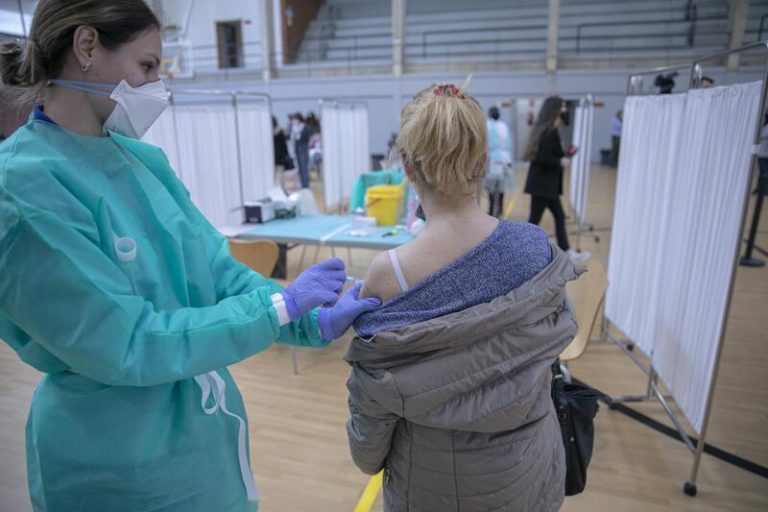 Casi el 83% de andaluces entre 12 y 19 años tienen al menos una dosis