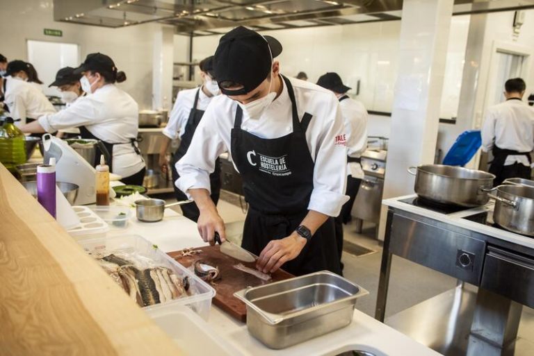 Factoría Cruzcampo retoma su actividad con nuevas cervezas artesanales