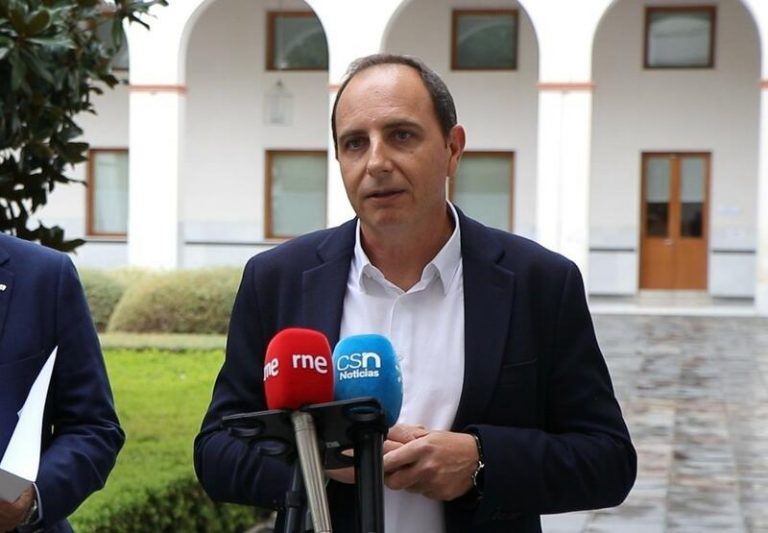 Vox pide a la Junta de Andalucía que explique por qué mantiene la obligatoriedad de mascarillas en los colegios