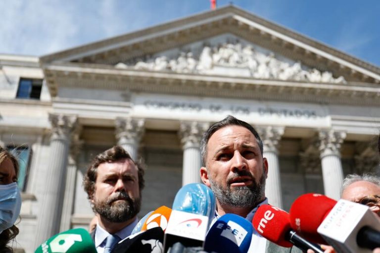 El PP y Cs abroncan a Vox por 'disfrazar' de ahorro su propuesta para reducir el número de comisiones