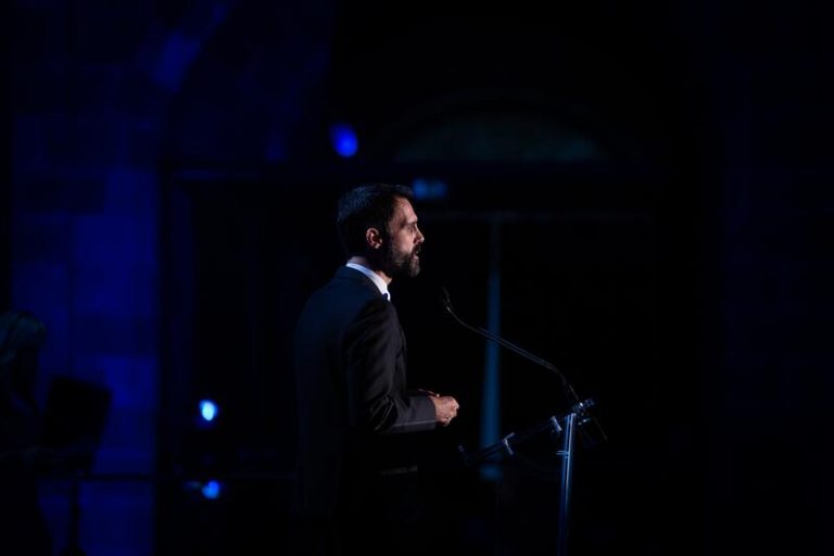 Torrent comparece en el TSJC por presunta desobediencia antes de participar en la mesa