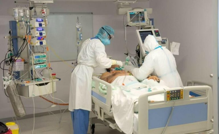 Sanidad notifica 3.216 nuevos casos, 156 muertes y la incidencia desciende a los 109 casos