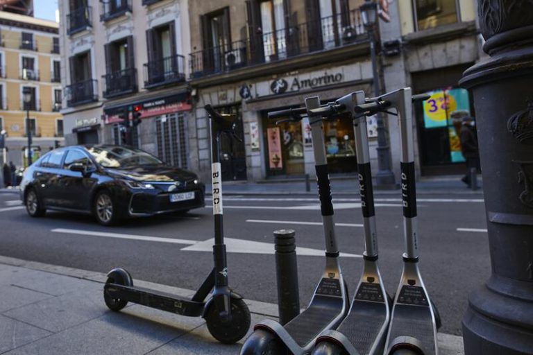 El 90% de los españoles cree que el uso de bicis y patinetes no está suficientemente regulado