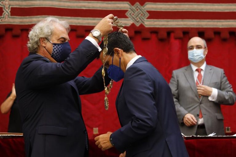 Cuenca afirma que el PSOE le apoya para no considerar tránsfugas a Salvador y Huertas