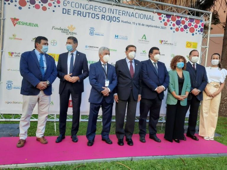 El Gobierno remarca su apoyo al sector de los frutos rojos