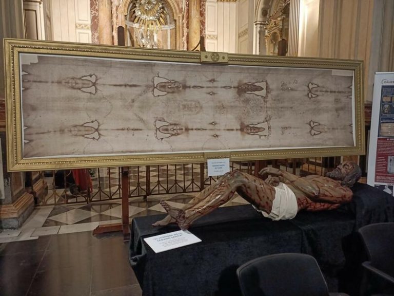 La Catedral de Valencia contextualiza el Cáliz con réplicas del cuerpo de Cristo tras la Pasión