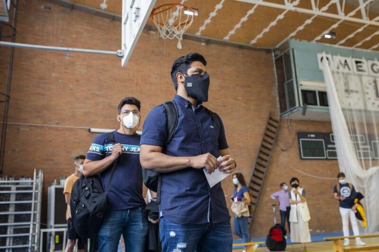 Sanidad notifica 3.723 nuevos casos de coronavirus y 54 muertes