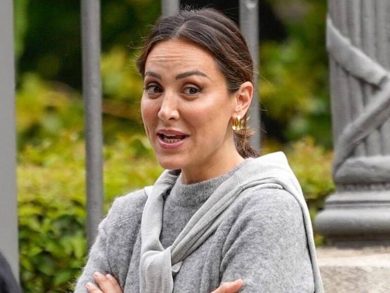 Tamara Falcó ejerce de modelo por las calles de la capital