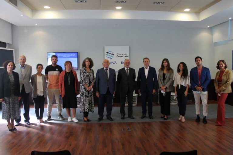 BBVA y la FAD premian a docentes y alumnos por sus ideas para superar el aislamiento