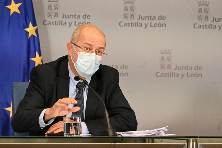 Castilla y León relaja medidas y sólo mantiene mascarillas en interior y distanciamiento