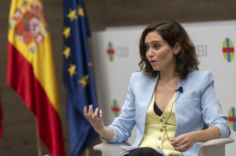 Ayuso presenta la Oficina del Español que dirige Toni Cantó