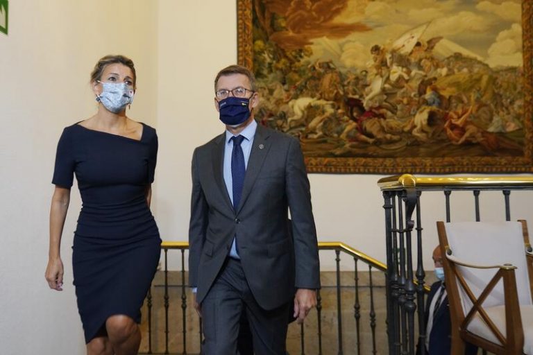 Díaz dice que estaba dispuesta a subir menos el SMI para sumar a la CEOE