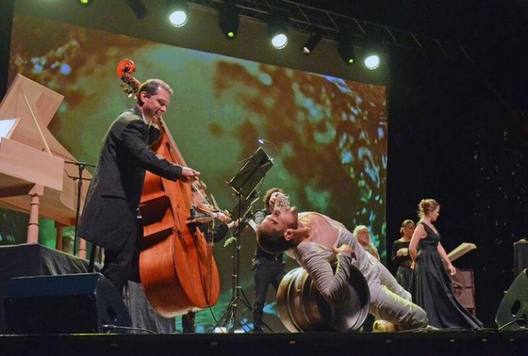 La Fura dels Baus convierte el Centro de Arte y Naturaleza de Huesca en una taberna de música experimental