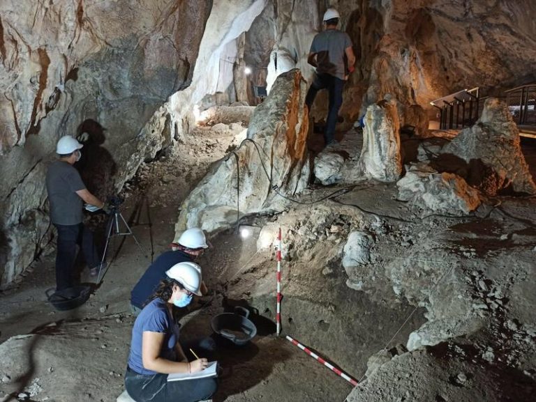 El MARQ retoma las excavaciones en el yacimiento de La Cova de l'Or