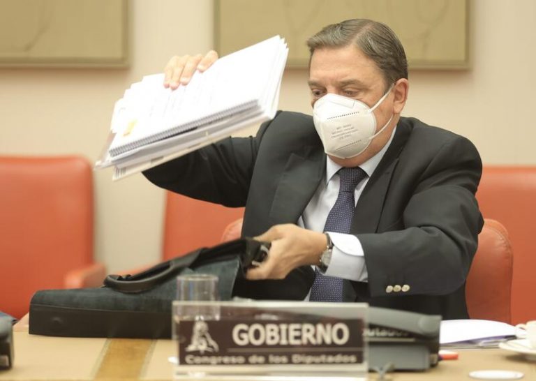 El comisario europeo de Medio Ambiente y Pesca se reúne el domingo con Planas