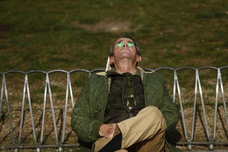 Hallan más pruebas de que la vitamina D podría proteger contra la enfermedad grave de COVID-19 y la muerte