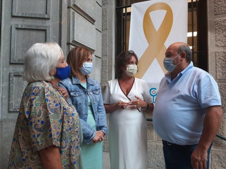 Andalucía confirma que no usará las vacunas a punto de caducar para la tercera dosis