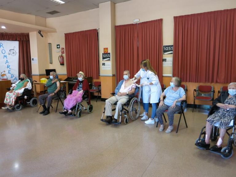 La tercera dosis se aplicará entre esta semana y la que viene en todas las residencias de Aragón