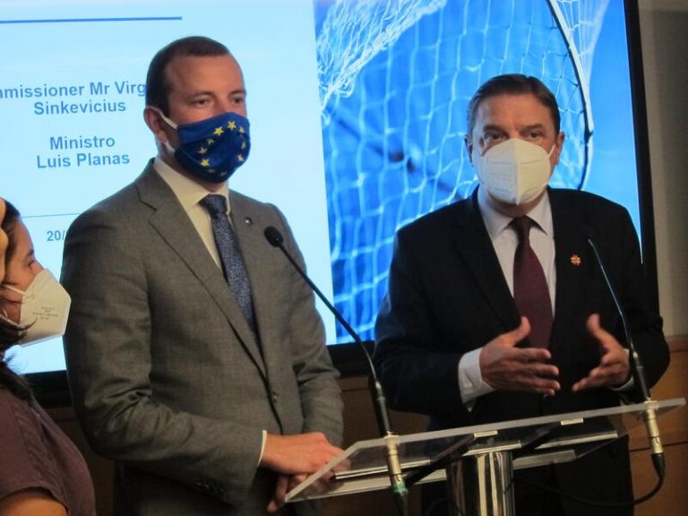 Planas dice que se tendrán en cuenta daños en explotaciones de La Palma