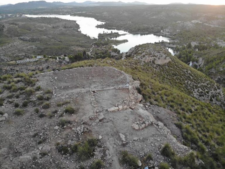 Descubren un gran almacén en el yacimiento protohistórico de Los Almadenes