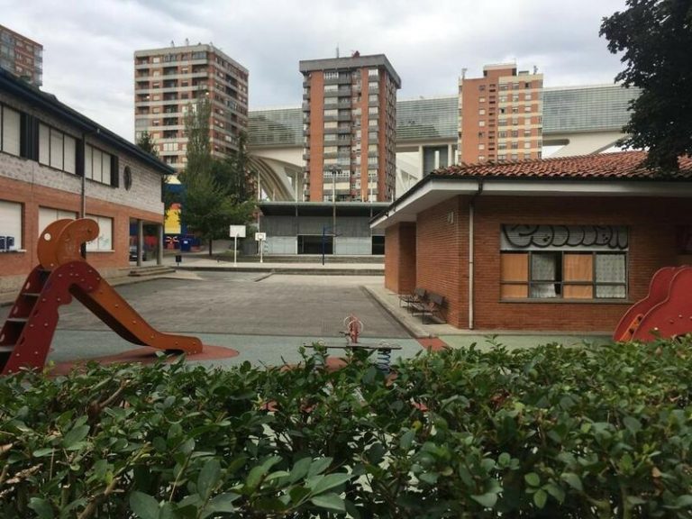 Ocho aulas y 190 estudiantes aislados por la covid en centros docentes de Asturias
