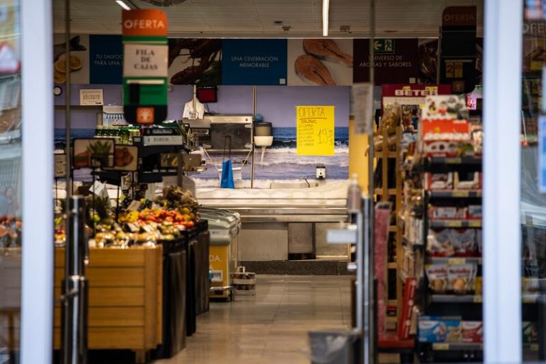 La dueña de supermercado apuñalada por Noelia de Mingo ya está en casa