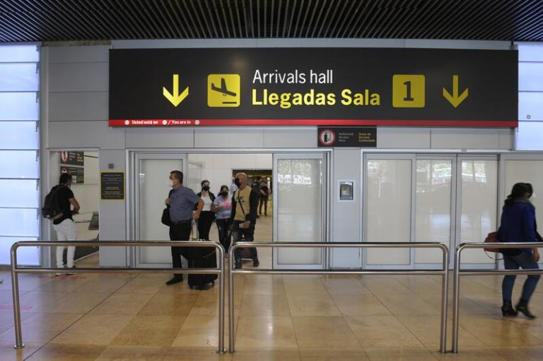 Los sindicatos reclaman soluciones para el mantenimiento del empleo en los comercios de los aeropuertos