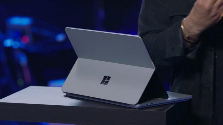 Microsoft rediseña su móvil con doble pantalla Surface Duo