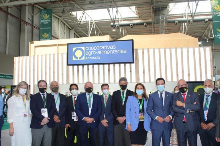 Difunden en Expoliva la labor del modelo cooperativo para impulsar el avance del sector oleícola