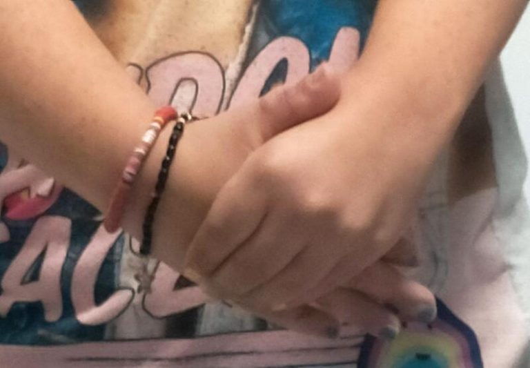 Jóvenes con discapacidad intelectual se apoyan en la lengua de signos