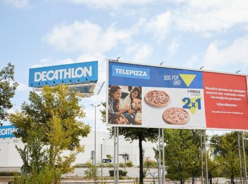 Cartel promocional de nueva campaña de Telepizza Telepizza se inspira en las promociones más icónicas de Decathlon, MediaMarkt y Carrefour