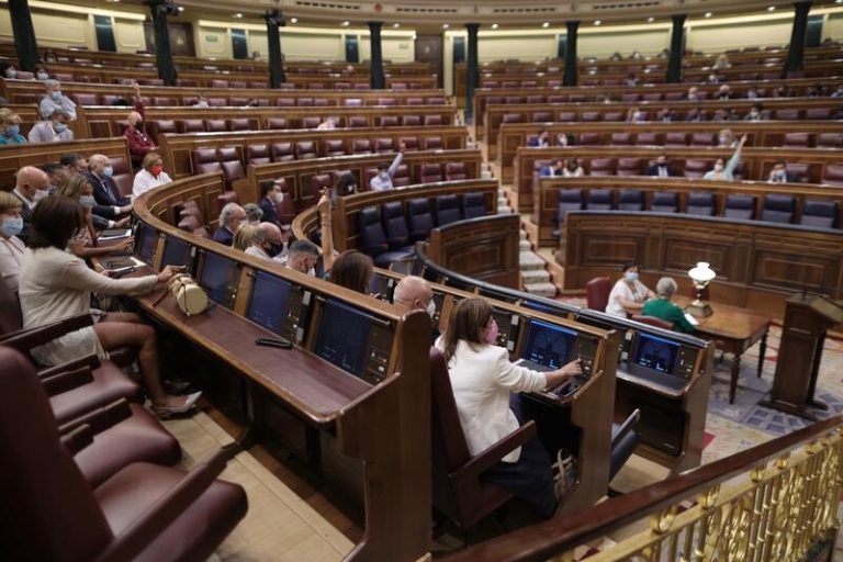 La oposición apoya en el Congreso rebajar los alquileres que cobra Aena
