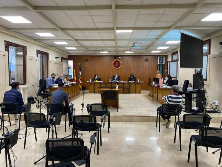 Piden siete años de prisión a dos hermanos por cortarle el cuello a un compañero de trabajo