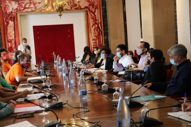 Podemos y socios del Gobierno asumen la ley de sindicatos que regula los alquileres