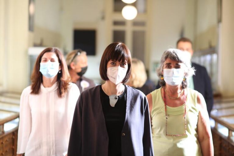 Diana Morant anuncia la contratación de más de 2.500 doctores en los próximos 3 años