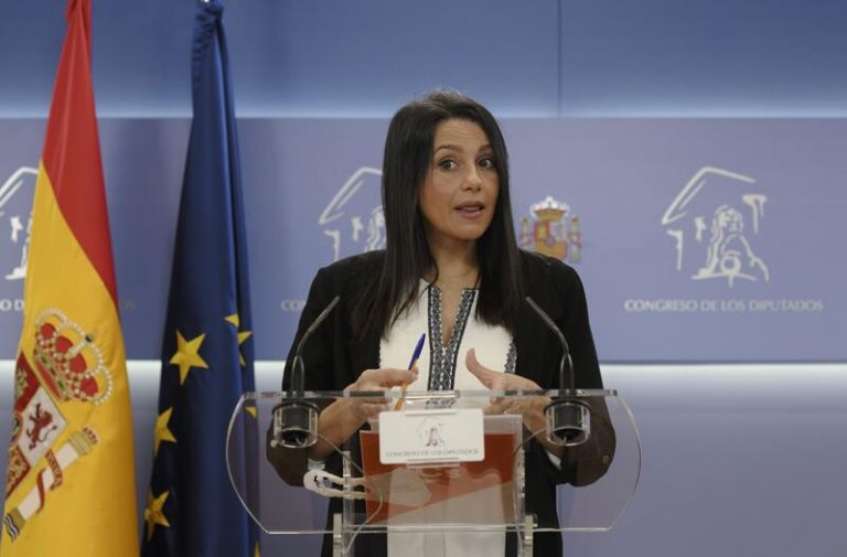 Arrimadas exige al Gobierno que no interfiera en la justicia tras la detención de Puigdemont