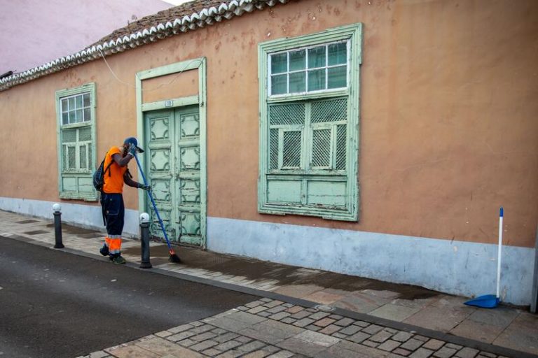 La AEMET despliega instrumental para vigilar las emisiones del volcán de La Palma